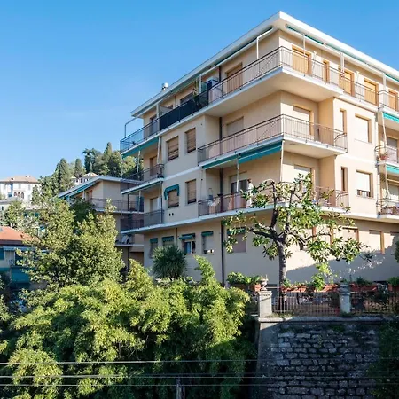 Joivy Cosy Flat With Terrace Near Castle Апартаменты