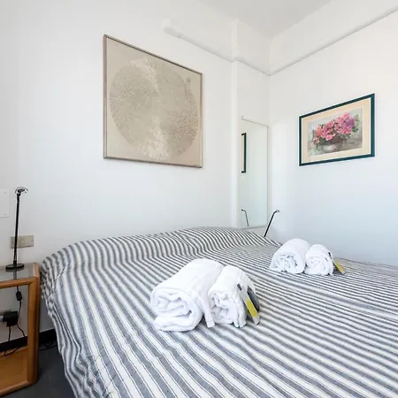 Апартаменты Joivy Cosy Flat With Terrace Near Castle