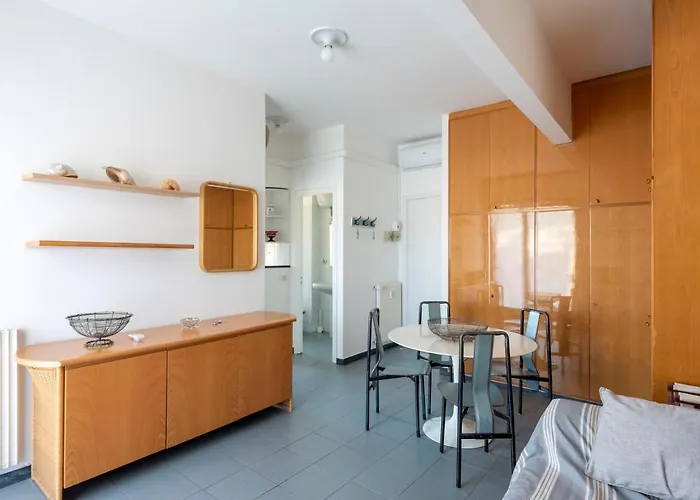 Joivy Cosy Flat With Terrace Near Castle Апартаменты