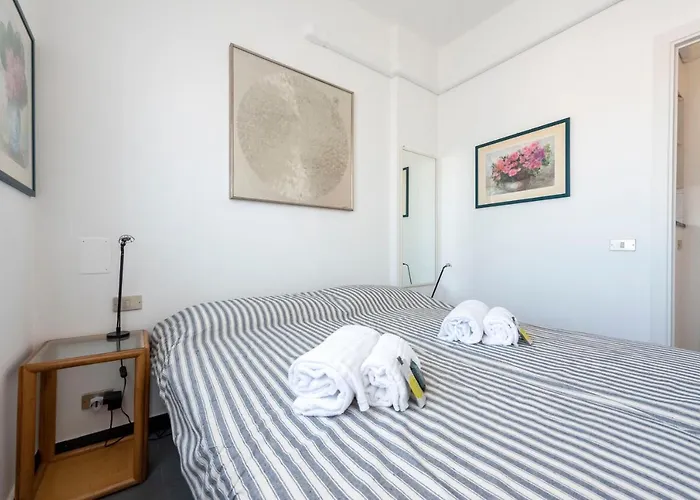 Апартаменты Joivy Cosy Flat With Terrace Near Castle