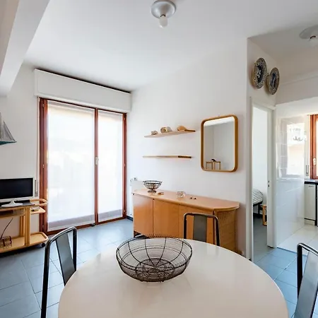 Joivy Cosy Flat With Terrace Near Castle